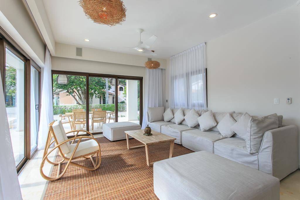 Villa Steps To Best Beach Unica 6bedroom